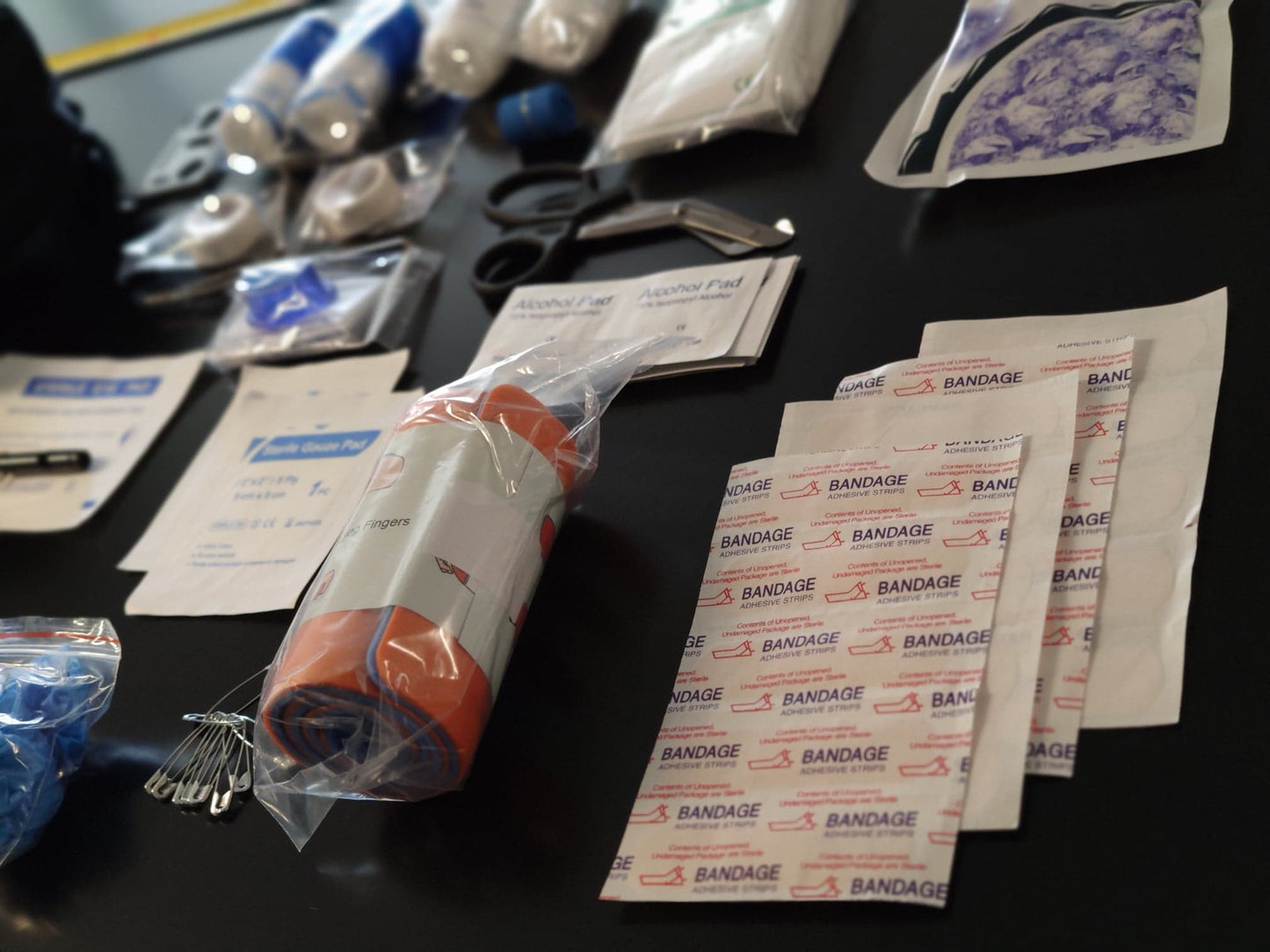 TROUSSES PREMIERS SECOURS (PLEINES )